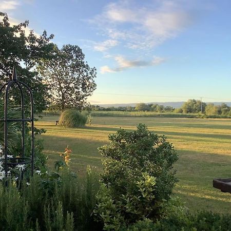Cotswold Edge Guest Suite With Broadway Hill View Badsey ภายนอก รูปภาพ